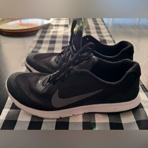 Nike Sneakers Flex Experience Men’s Size 10 black Good Condition!!